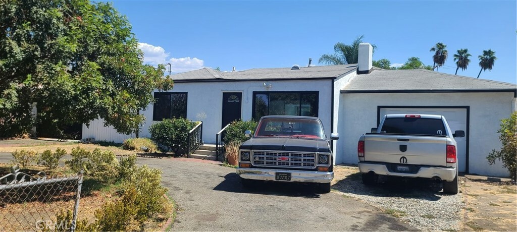 Property Photo:  7660 Morella Avenue  CA 91605 