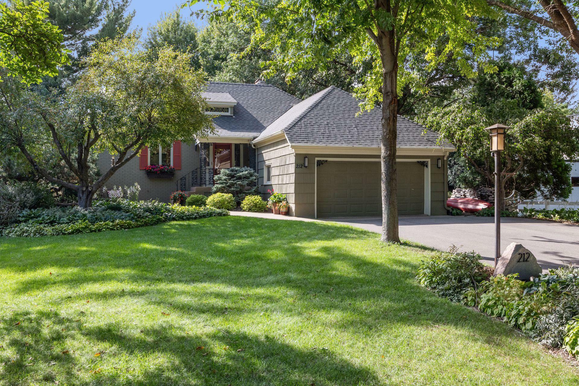 Property Photo:  212 Parkview Terrace  MN 55416 