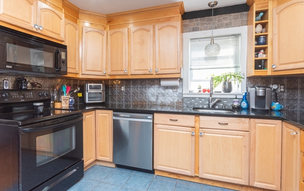 Property Photo:  23 Thomas St 23  MA 02478 