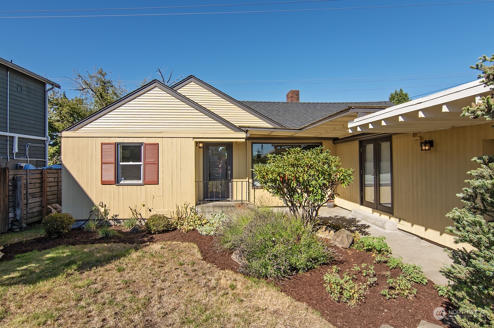 Property Photo:  10103 Fremont Avenue N  WA 98133 