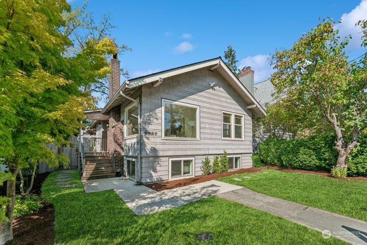 Property Photo:  5027 36th Avenue NE  WA 98105 
