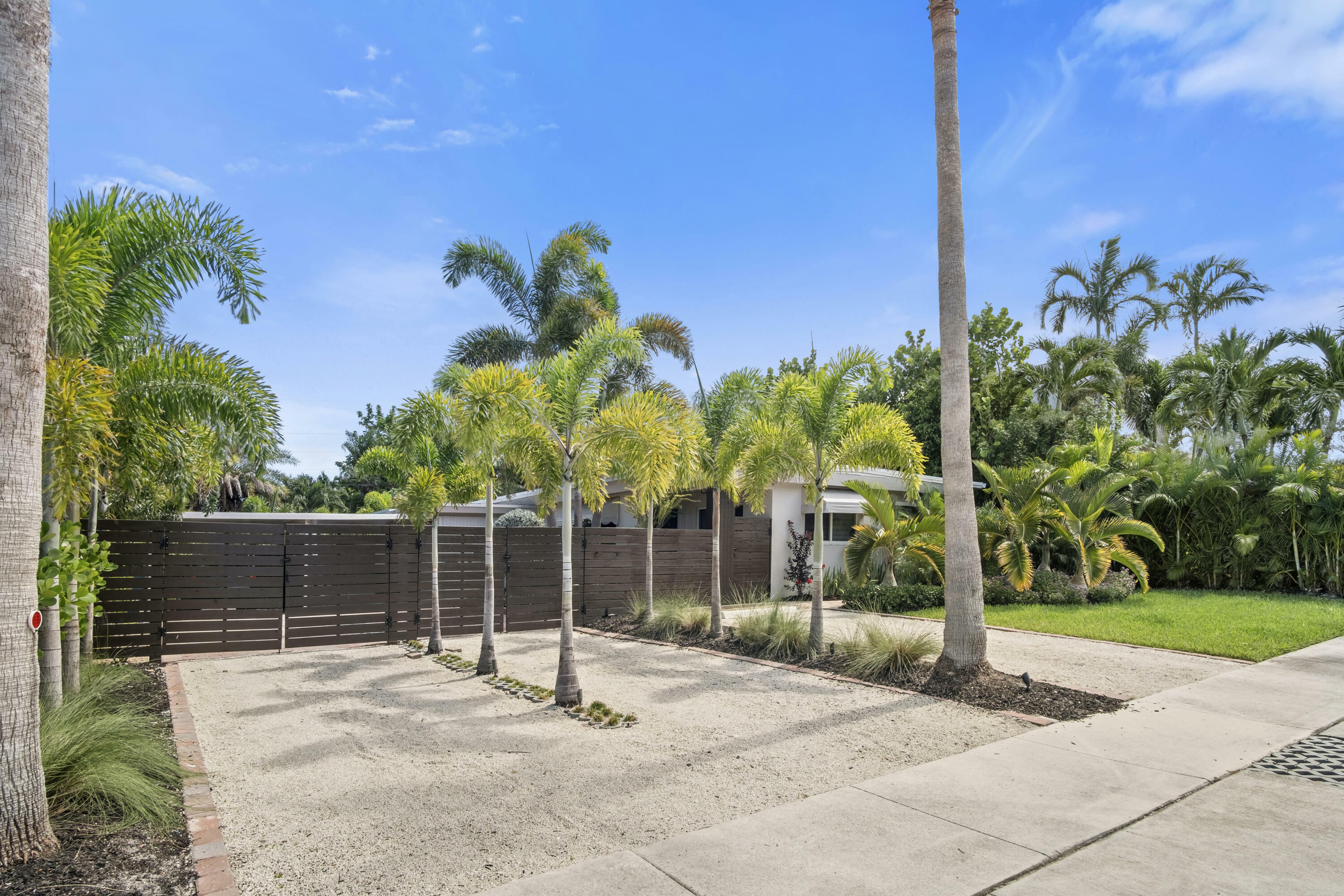 Property Photo:  214 SW 1st Avenue A  FL 33435 