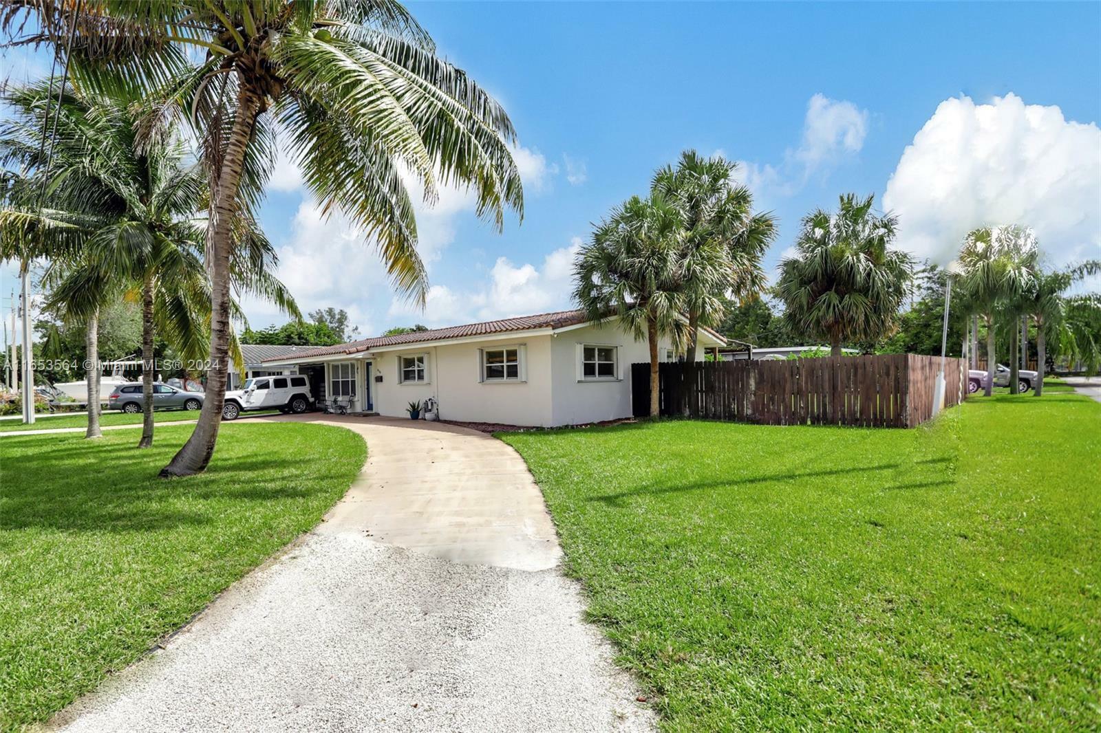 Property Photo:  820 NE 12th Ave  FL 33060 