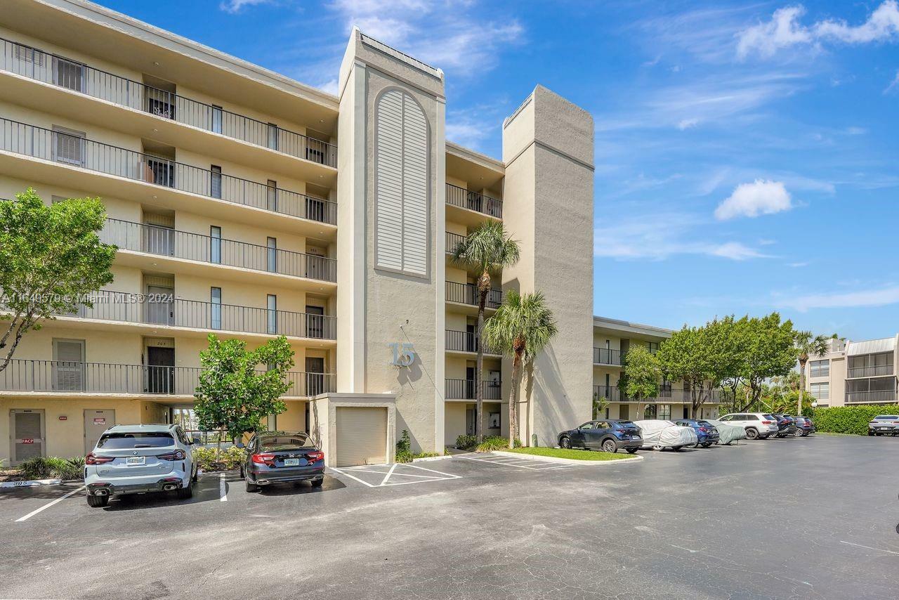 Property Photo:  15 Royal Palm Way 2050  FL 33432 