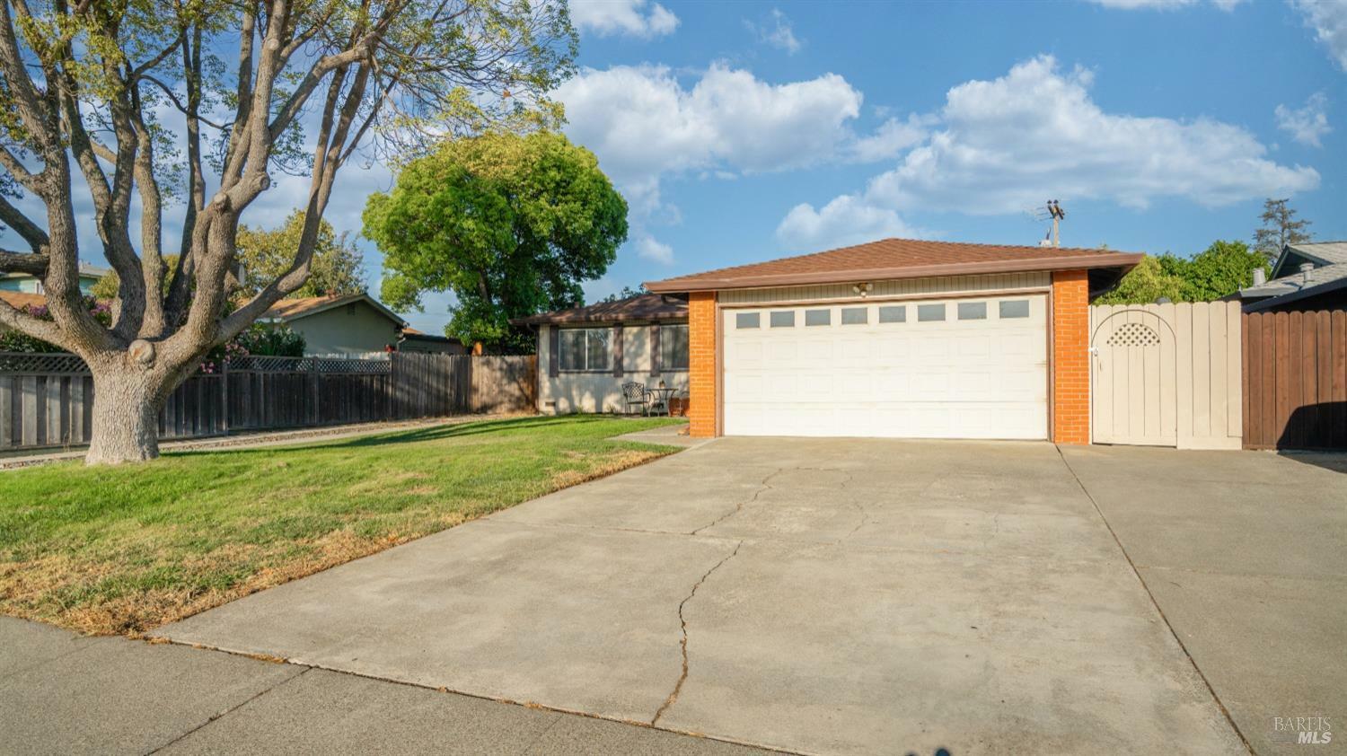 Property Photo:  2424 Dover Avenue  CA 94533 