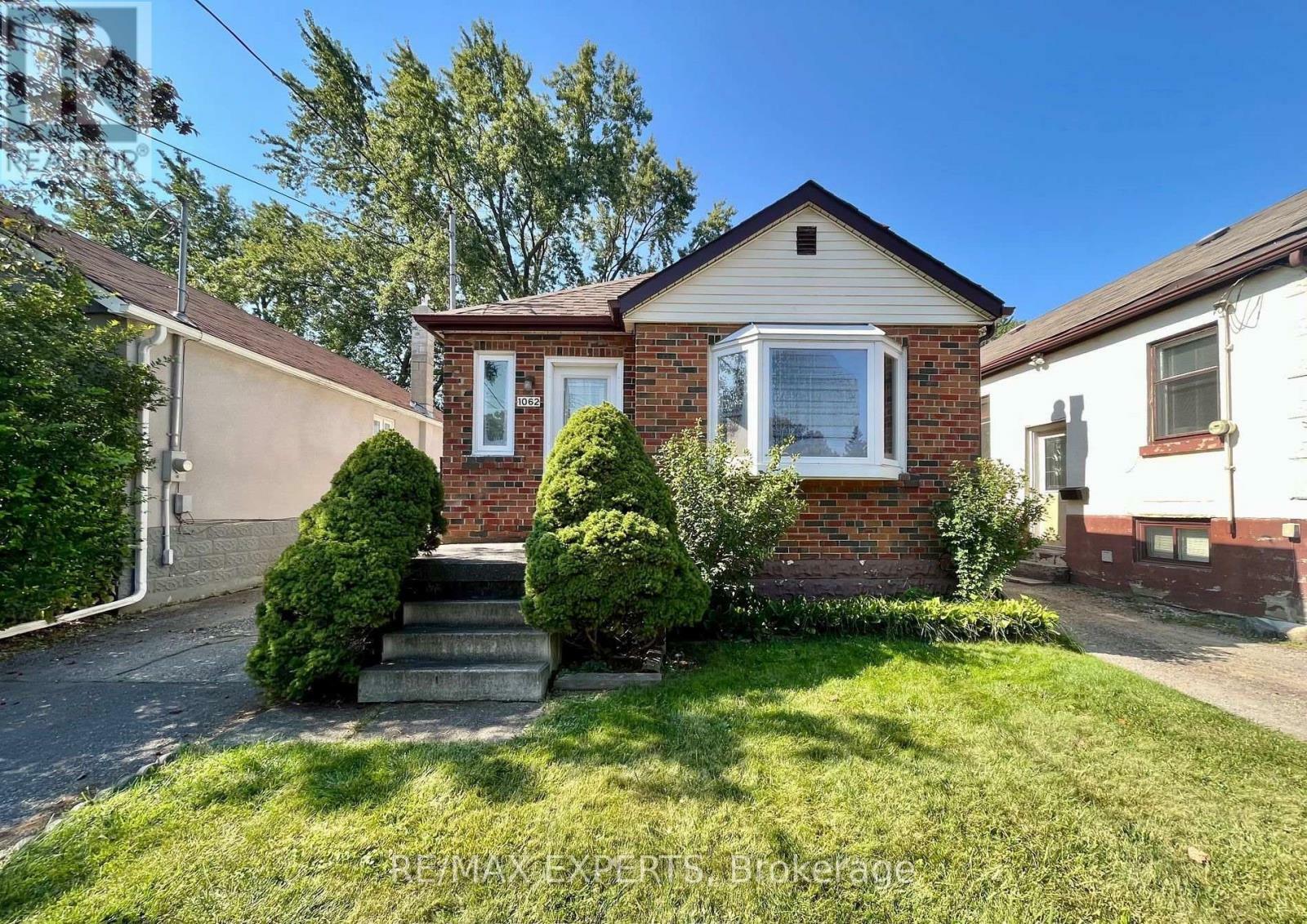 Photo de la propriété:  1062 Alexandra Avenue  ON L5E 1Z8 