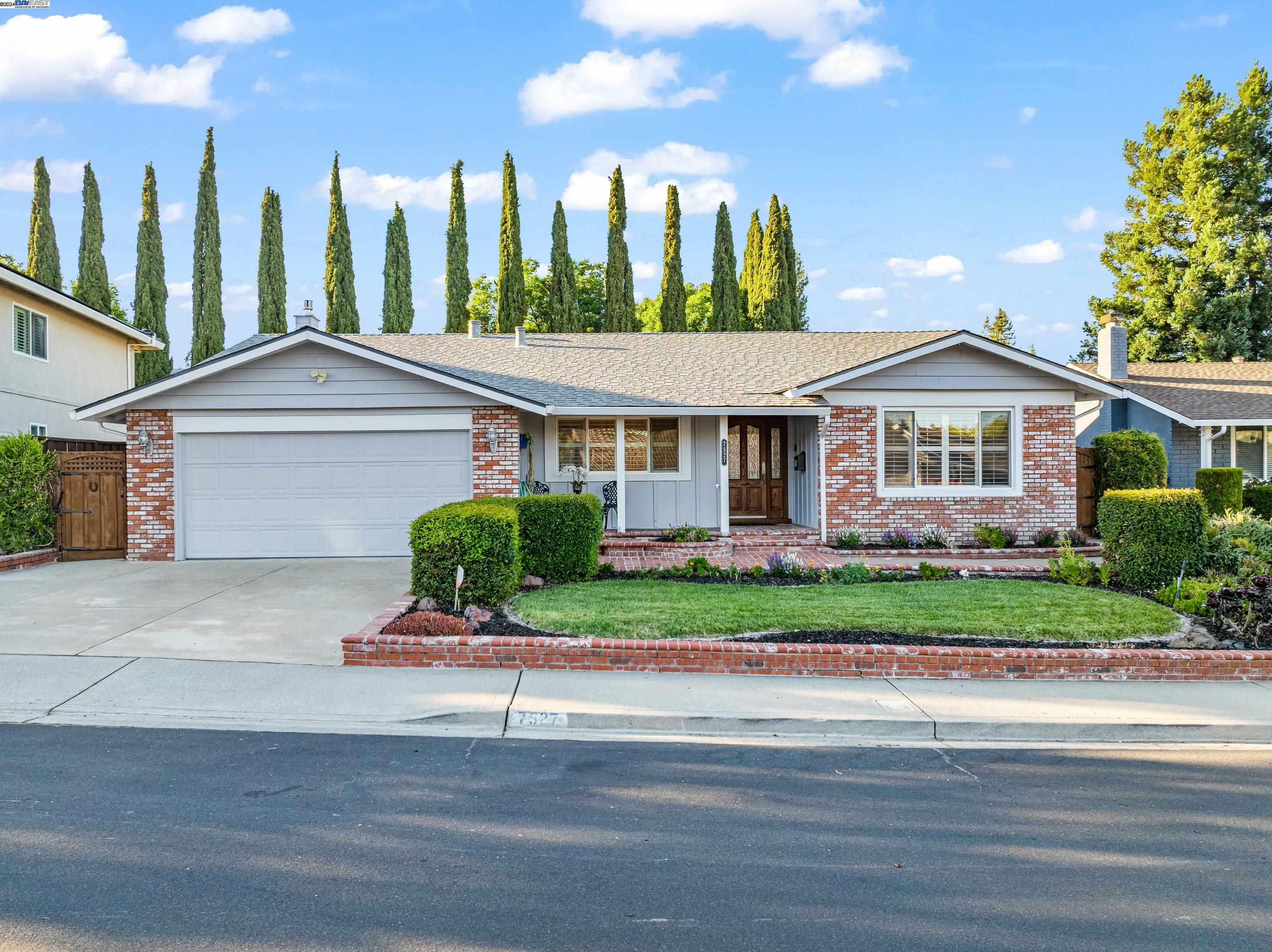 Property Photo:  7527 Hillsdale Dr  CA 94588 