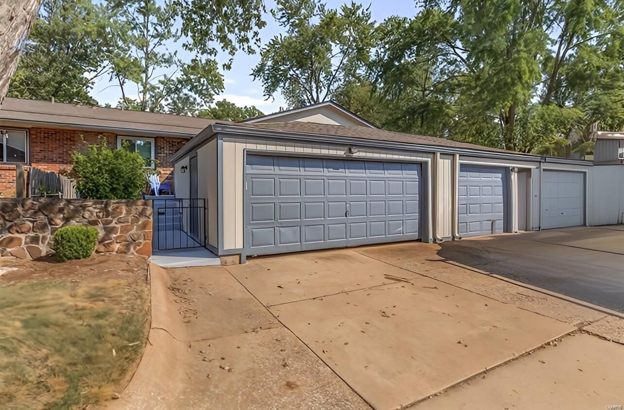 Property Photo: 996 Claygate Court MO 63021