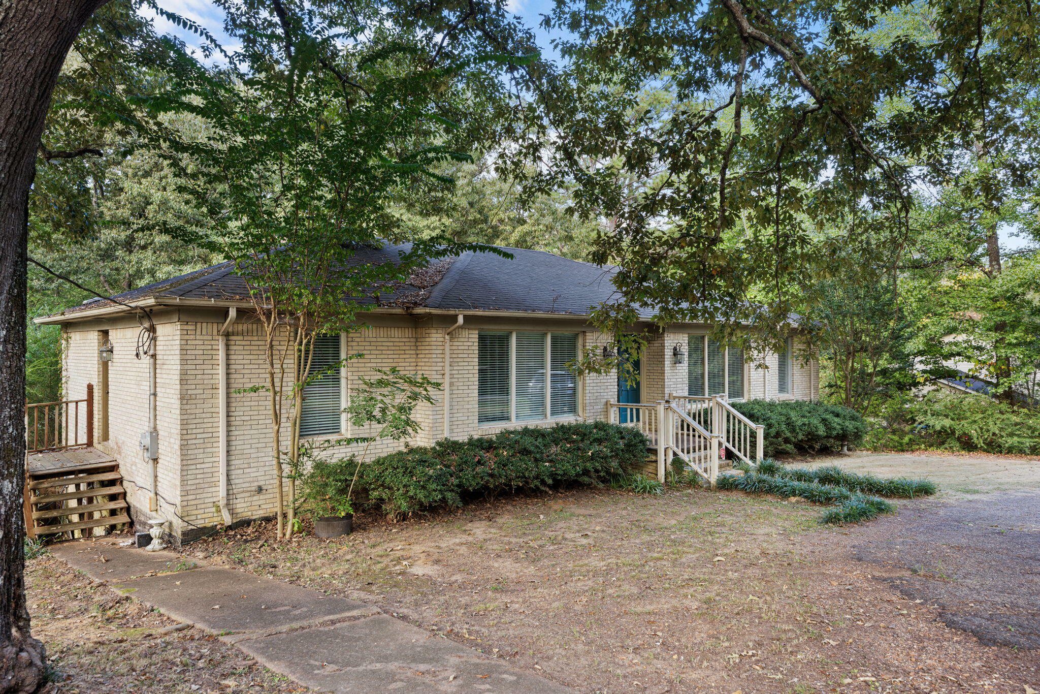 Property Photo:  3028 Lake Terrace Dr.  MS 38834 