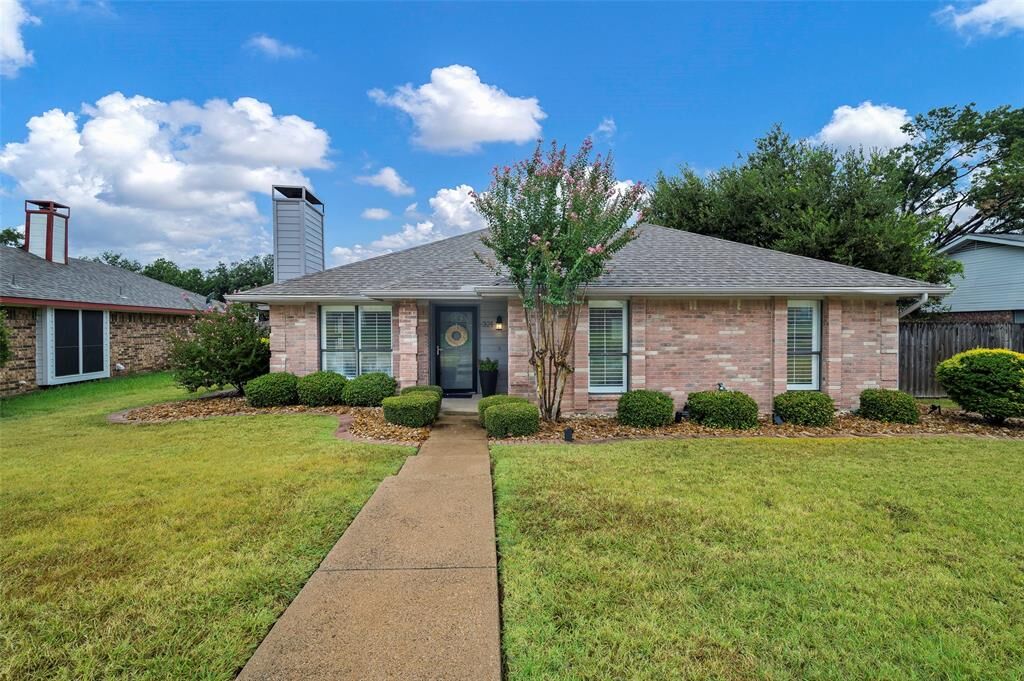 Property Photo:  321 Pepperwood Street  TX 75019 