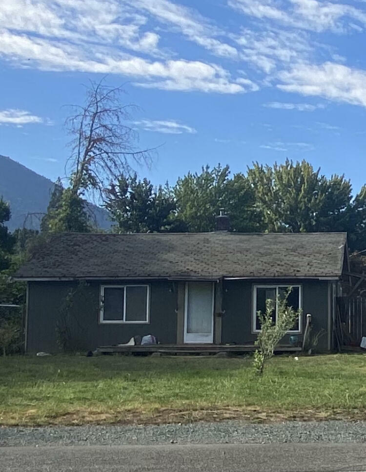 Property Photo: 1665 Fruitdale Drive OR 97527