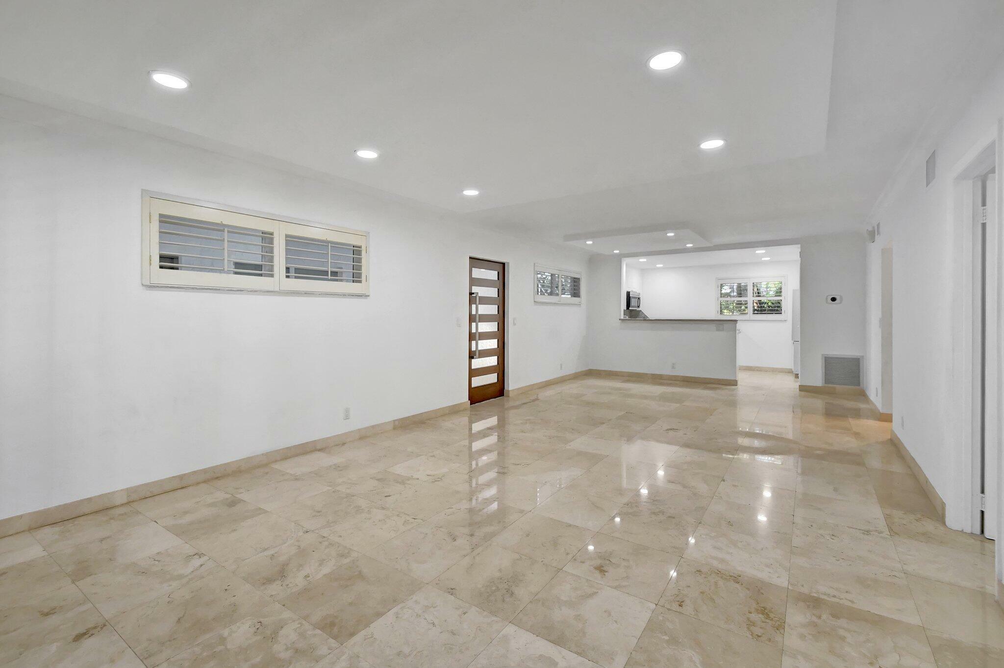 Property Photo:  1000 E Camino Real 1A  FL 33432 