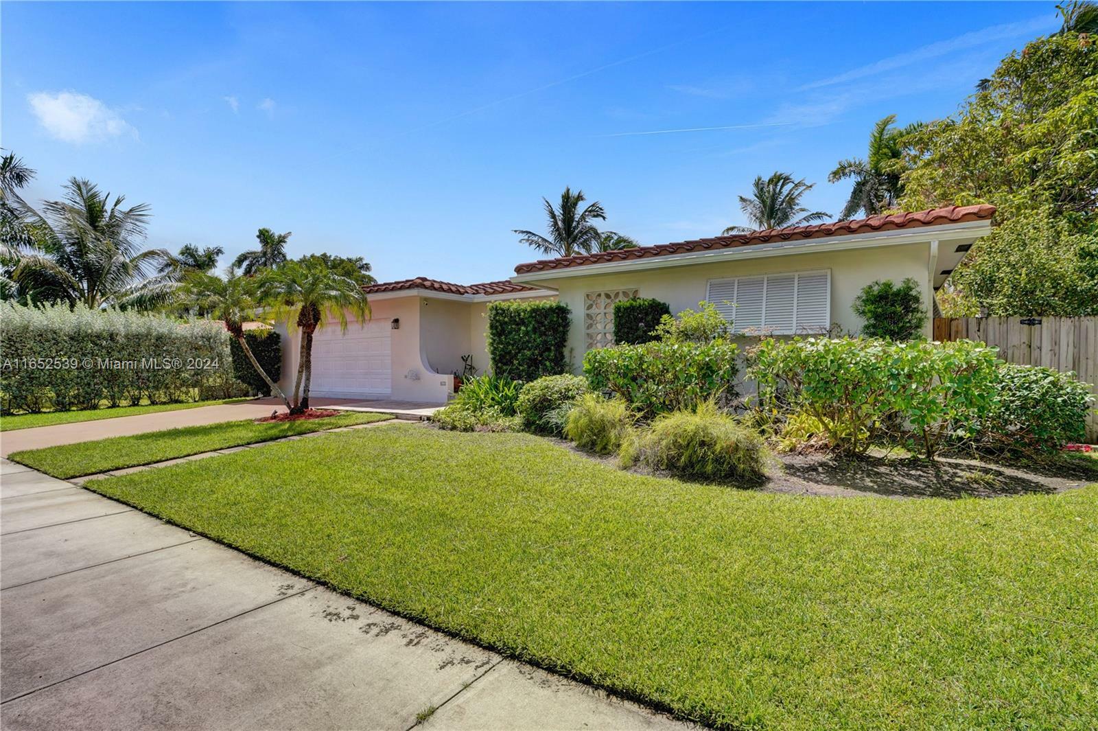 Property Photo:  852 Tyler St  FL 33019 