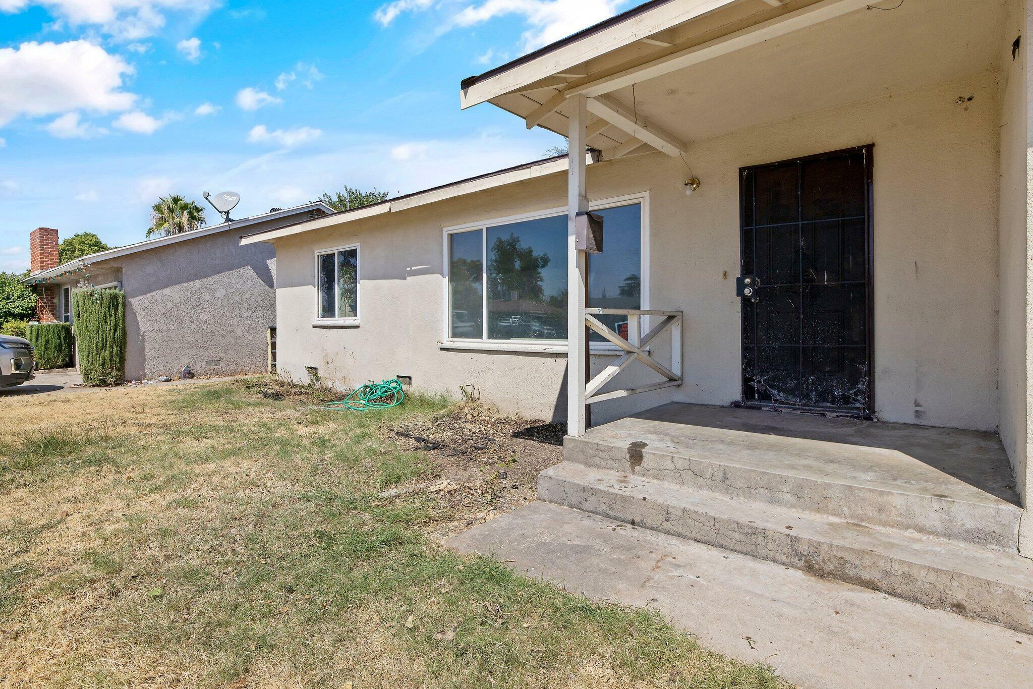 Property Photo:  3823 E Clinton Avenue  CA 93703 