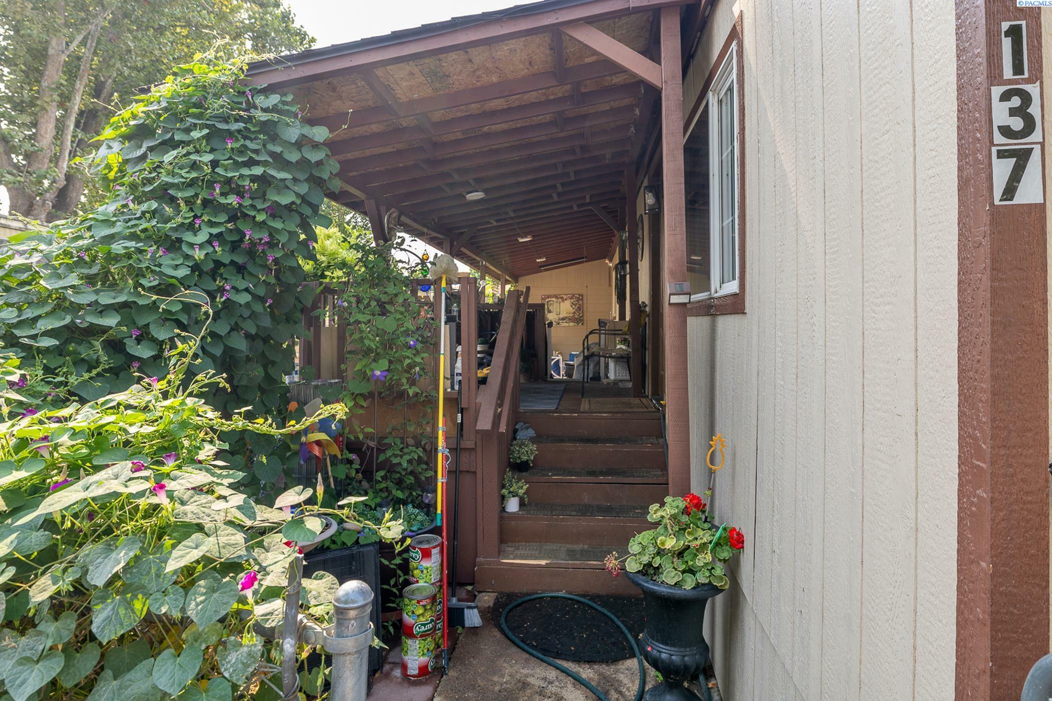 Property Photo:  137 Diamond Drive  WA 99301 