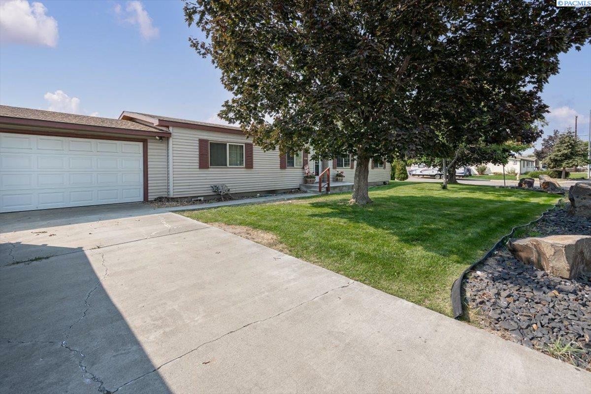 8609 W Arrowhead Ave  Kennewick WA 99336 photo