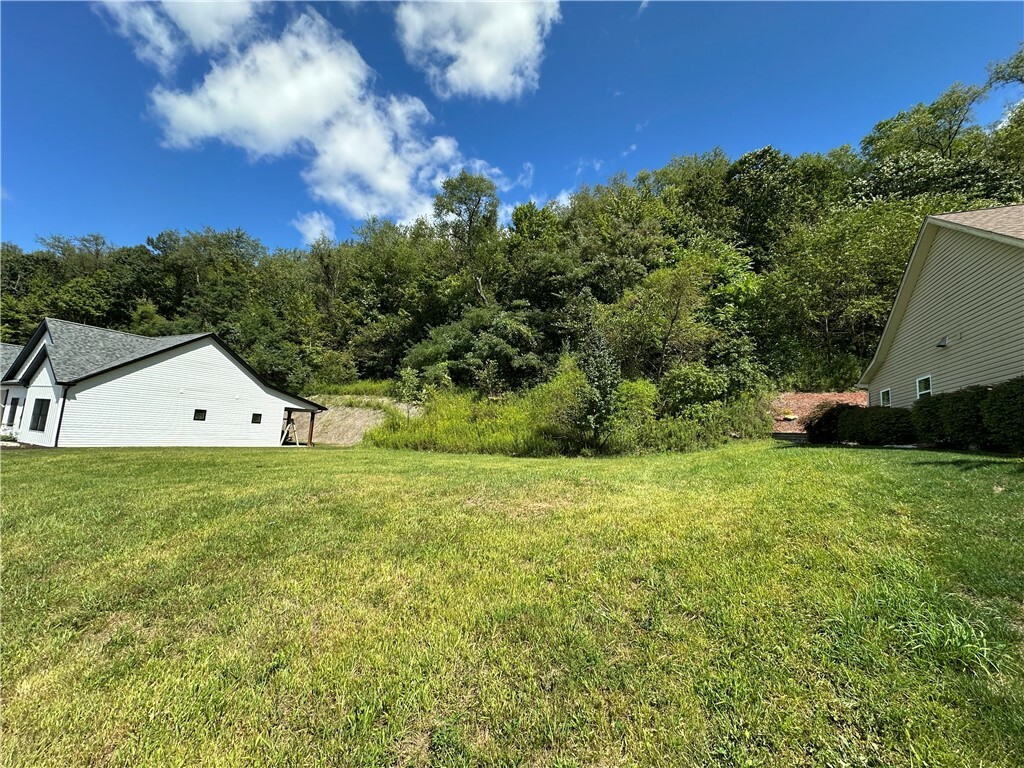 Property Photo:  519 Dogwood Ct  PA 15613 