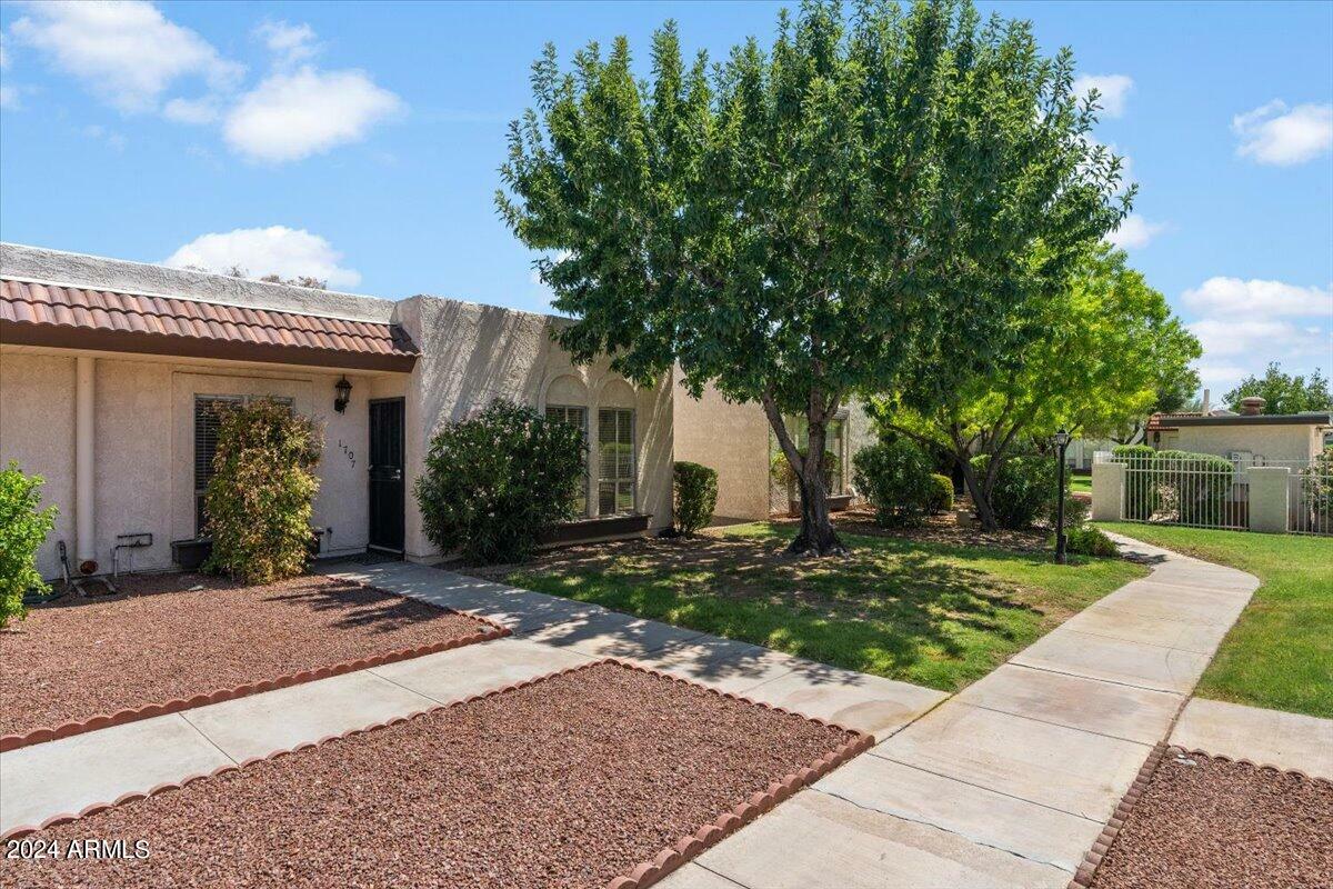 Property Photo:  1707 N Miller Road  AZ 85257 