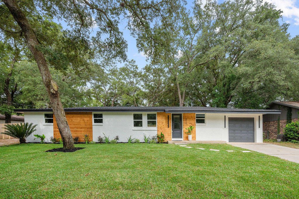 Property Photo:  210 Edrehi Avenue  FL 32578 