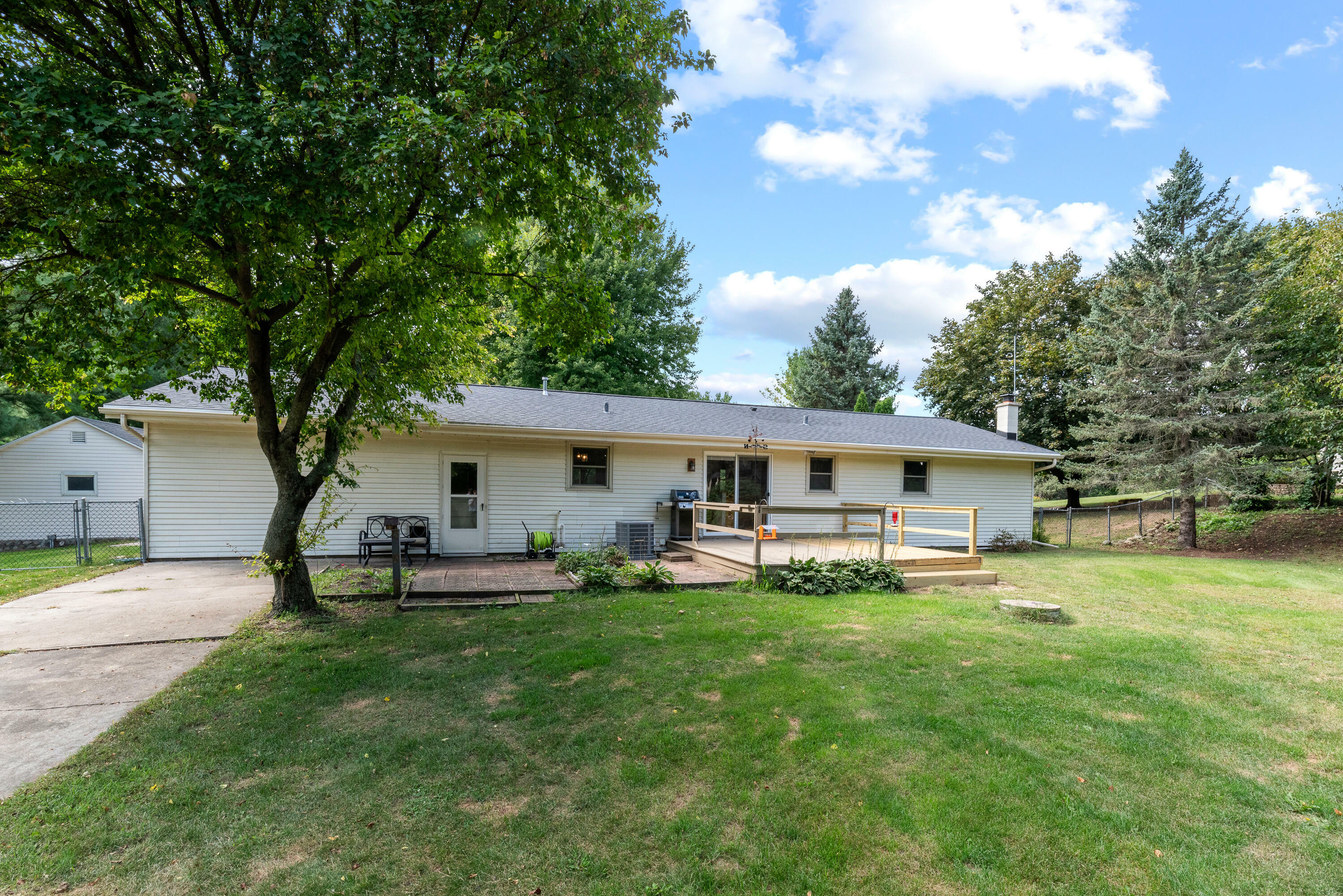 Property Photo:  7148 Townline Rd  WI 53090 