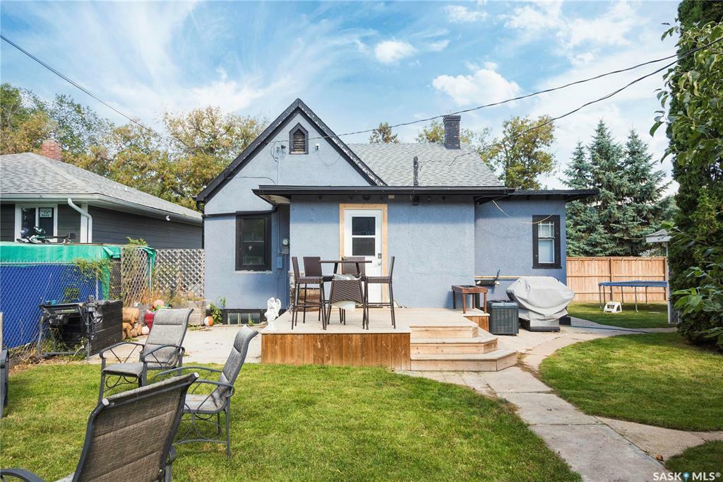 Property Photo:  355 20th Street E  SK S6V 1K8 