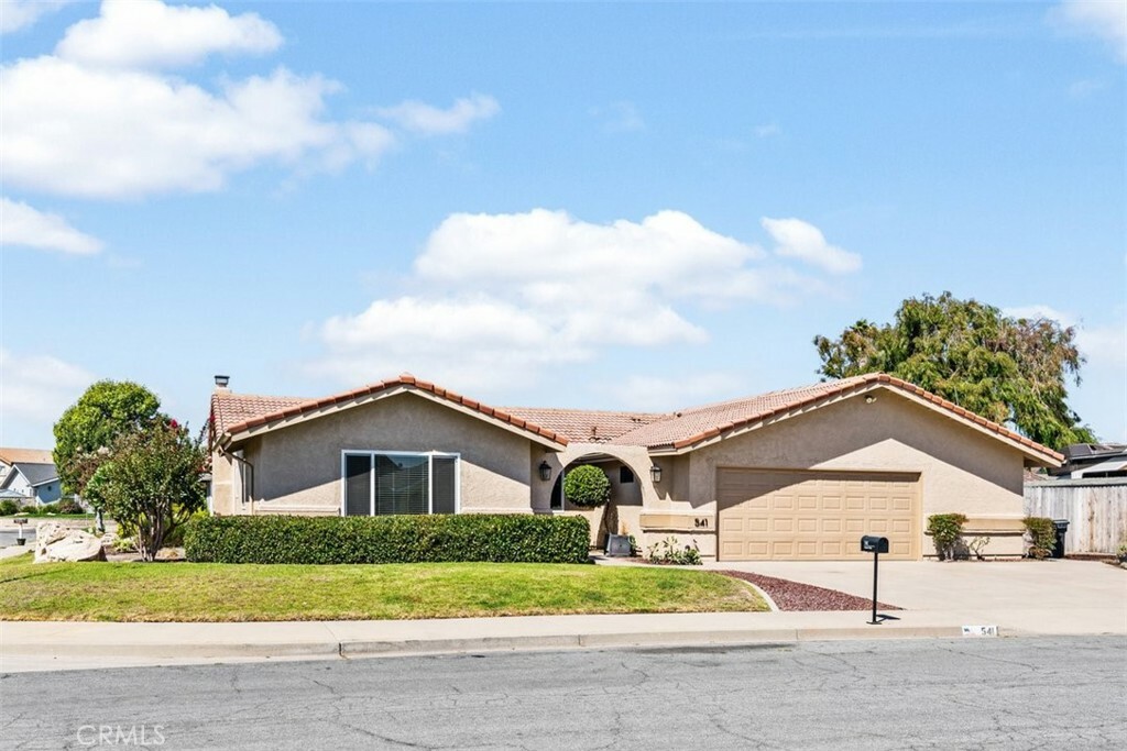 Property Photo:  541 Garnet Way  CA 93454 