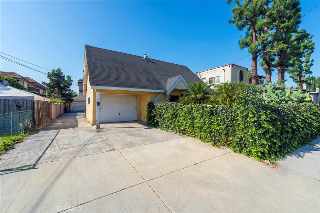 Property Photo:  8090 Whitaker Street  CA 90621 