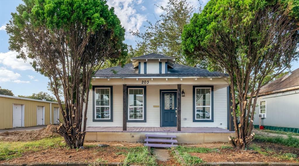 Property Photo:  203 W Walnut Street  TX 76645 