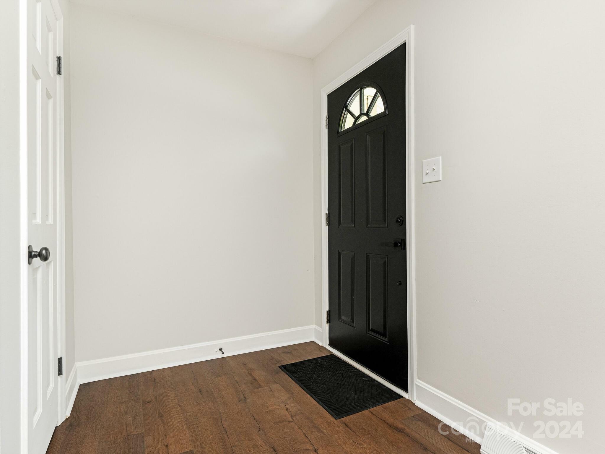 Property Photo: 6609 Highbrook Drive NC 28212
