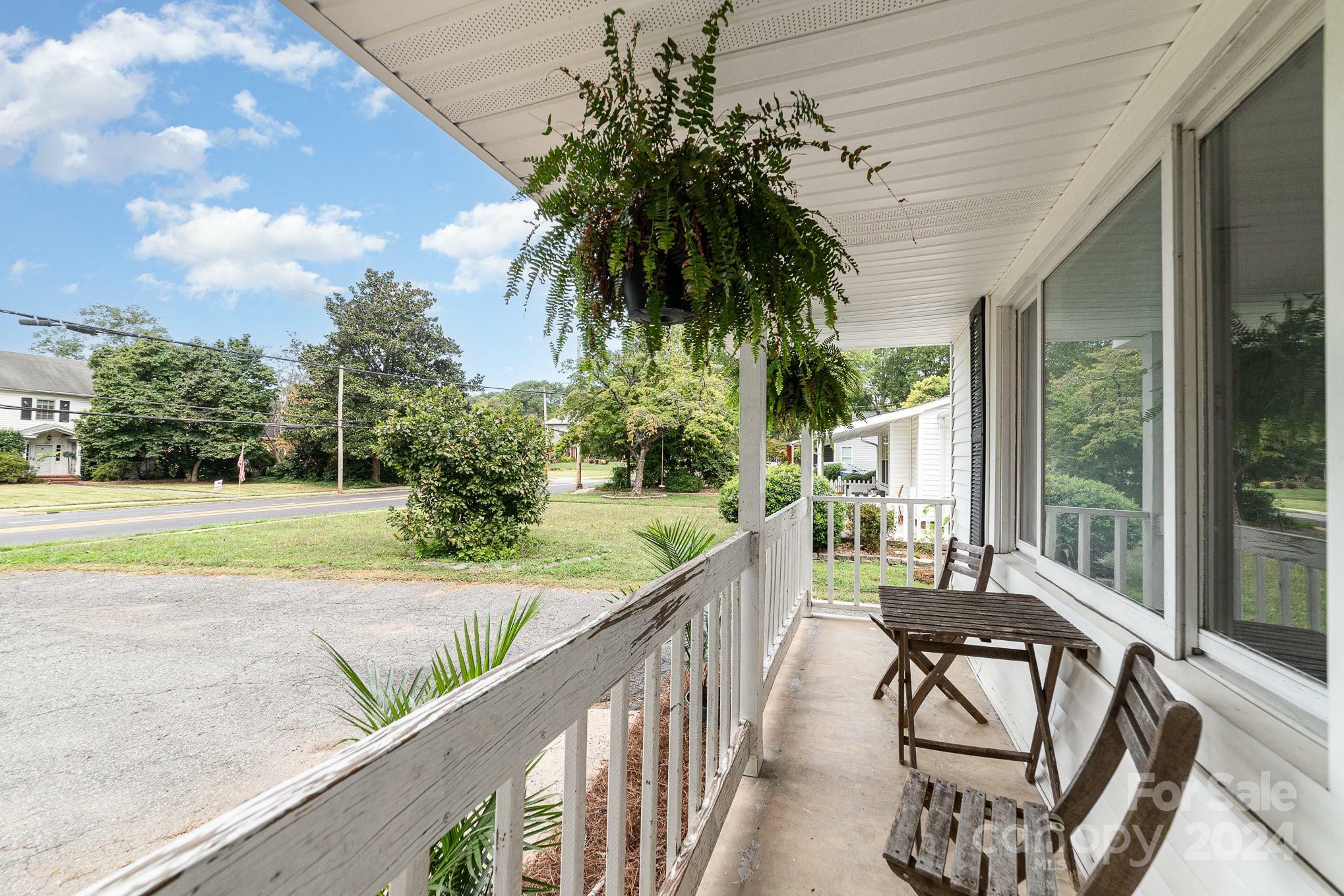 Property Photo:  529 Union Street S  NC 28025 