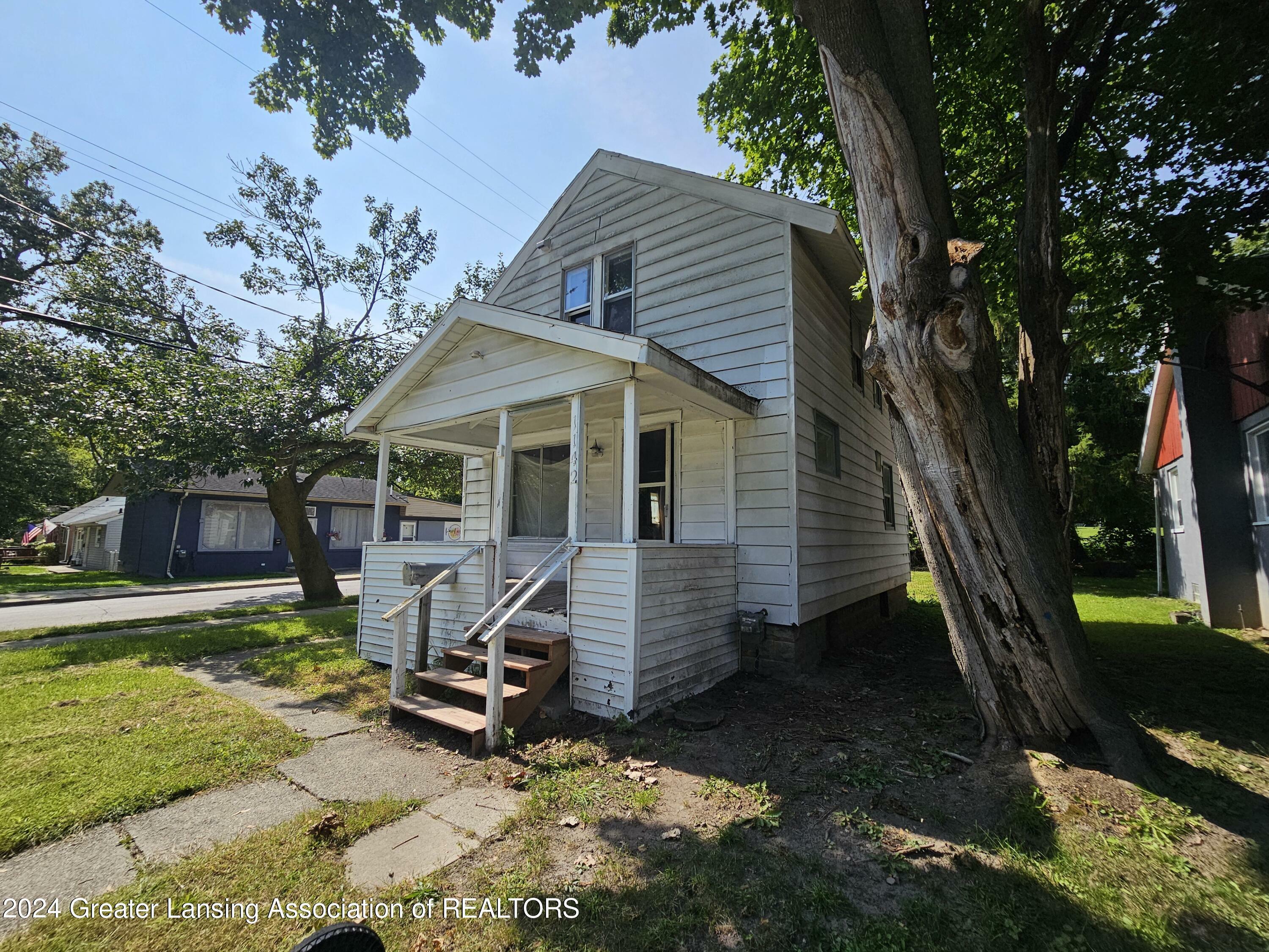 Property Photo:  1142 Shepard Street  MI 48912 