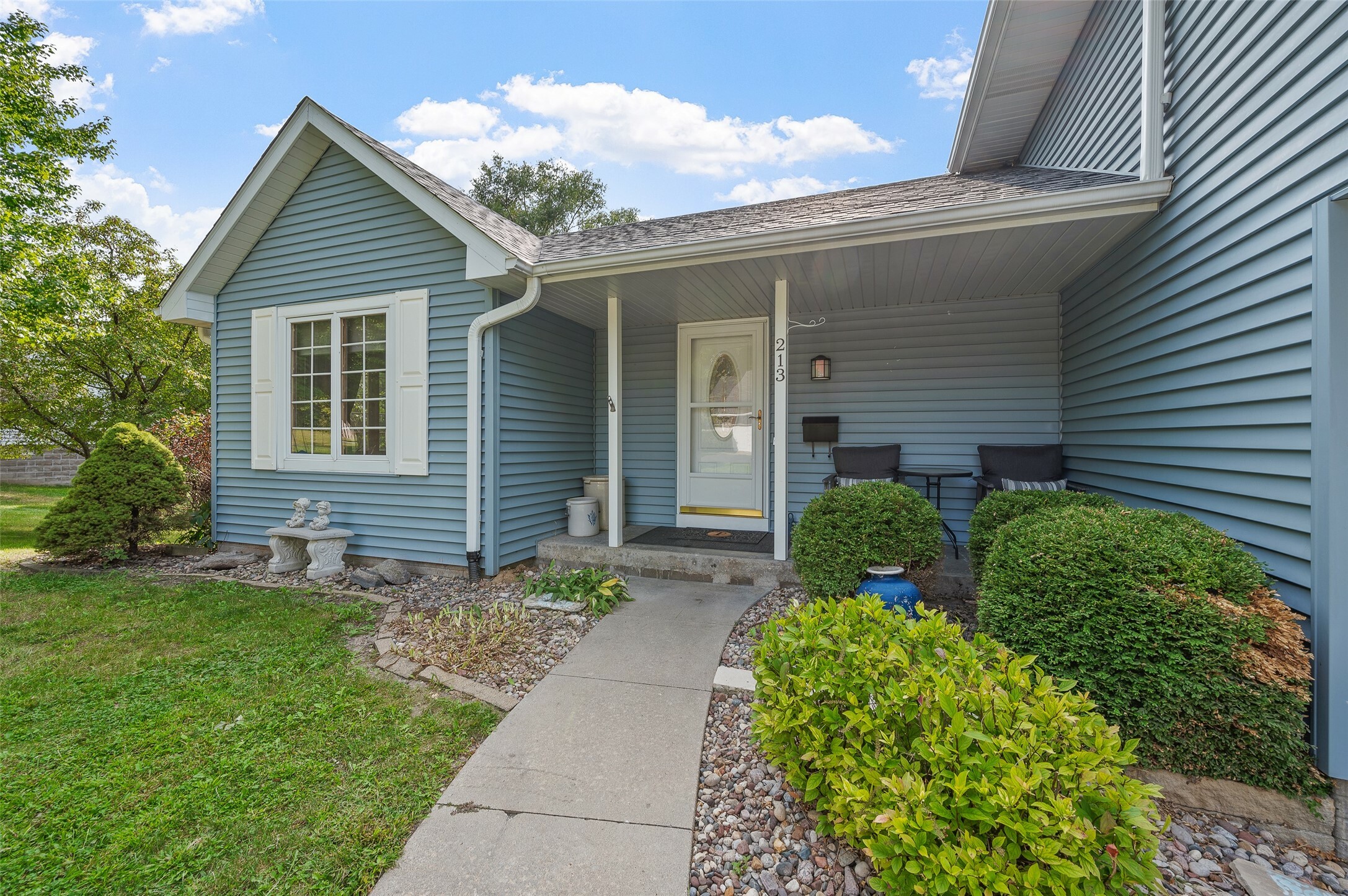 Property Photo:  213 College Avenue  IA 50054 