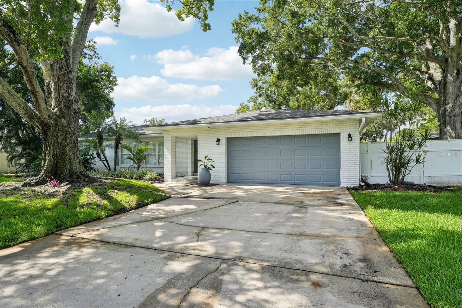 Property Photo:  1666 N Dakota Avenue NE  FL 33703 