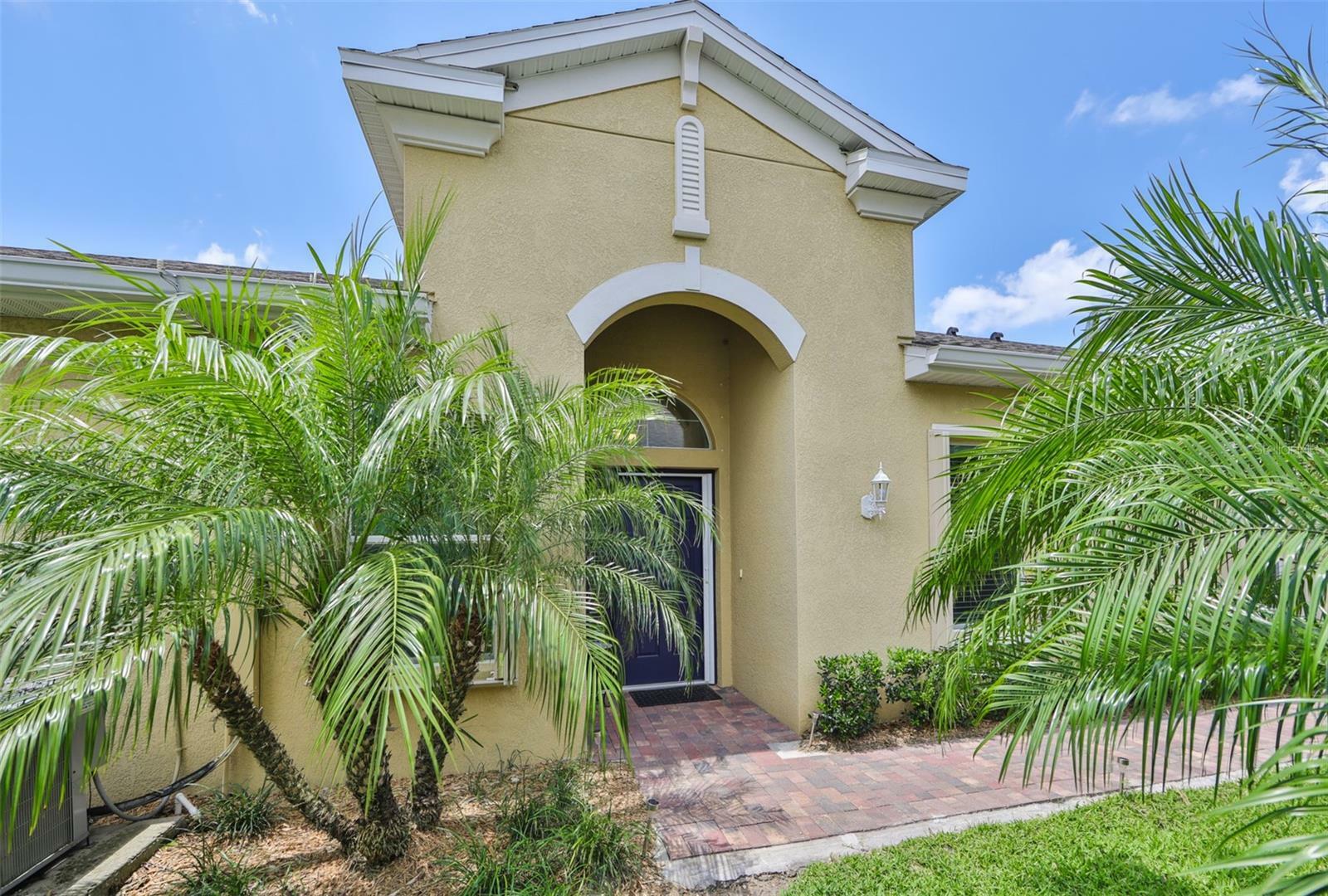 Property Photo:  806 Chipper Drive  FL 33573 