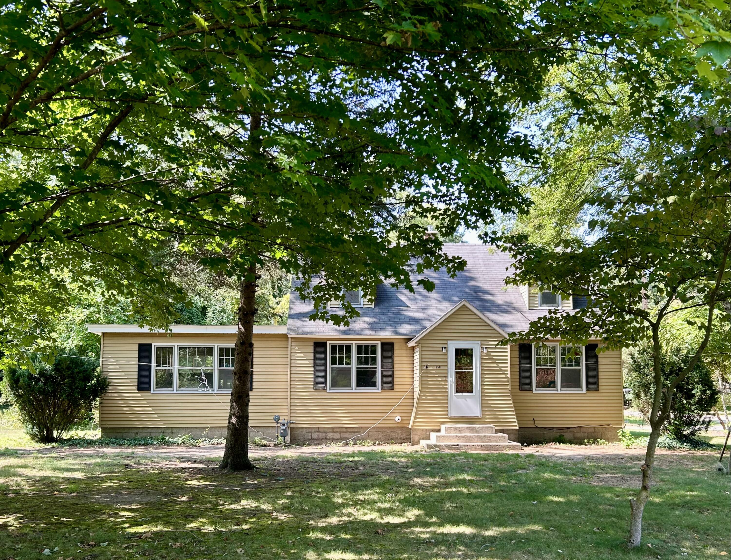 Property Photo:  658 Goldenrod Avenue  MI 49423 