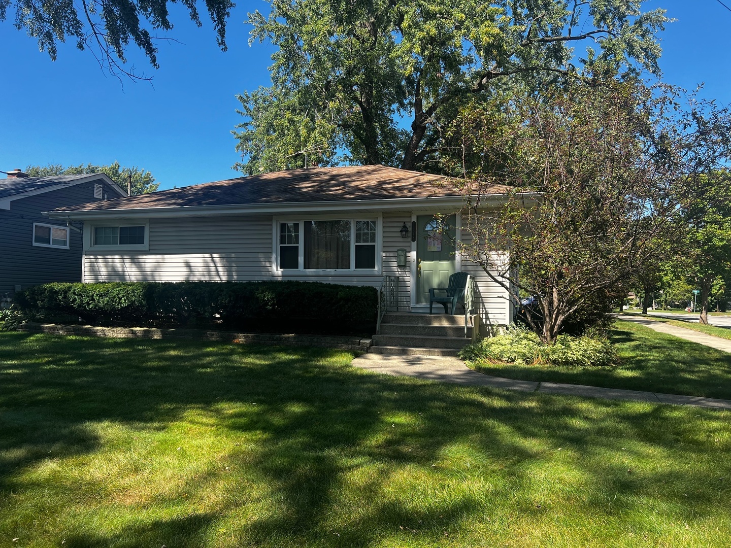 Property Photo:  1148 E Division Street  IL 60148 