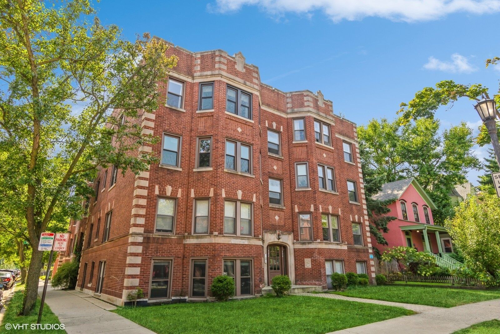 Property Photo:  702 Reba Place G2  IL 60201 