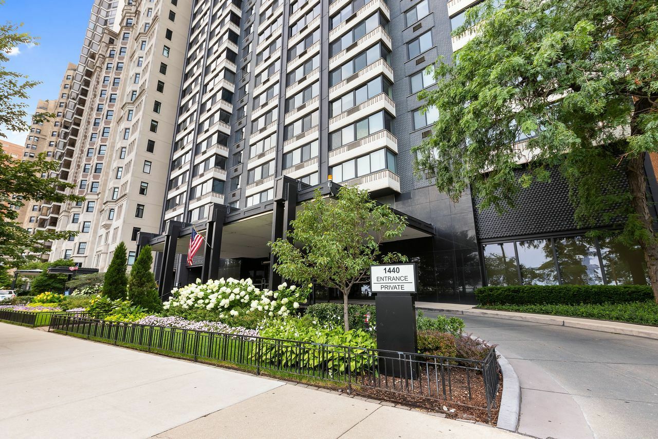 1440 N Lake Shore Drive 16E  Chicago IL 60610 photo