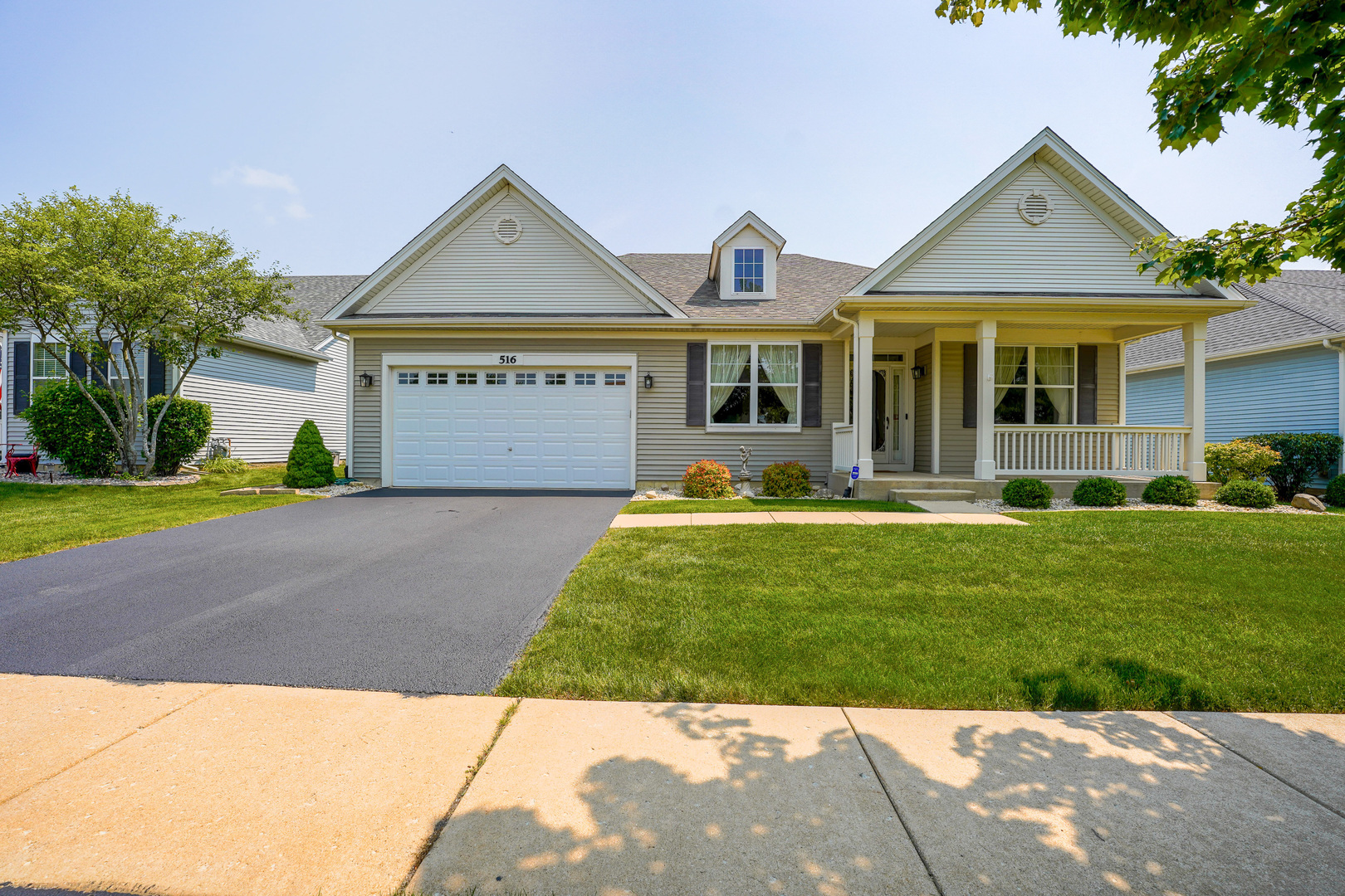 Property Photo:  516 Homeview Drive  IL 60543 