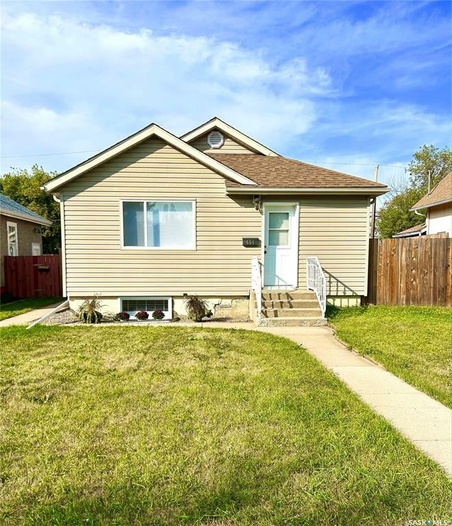 Property Photo:  454 7th Street E  SK S6V 0S3 