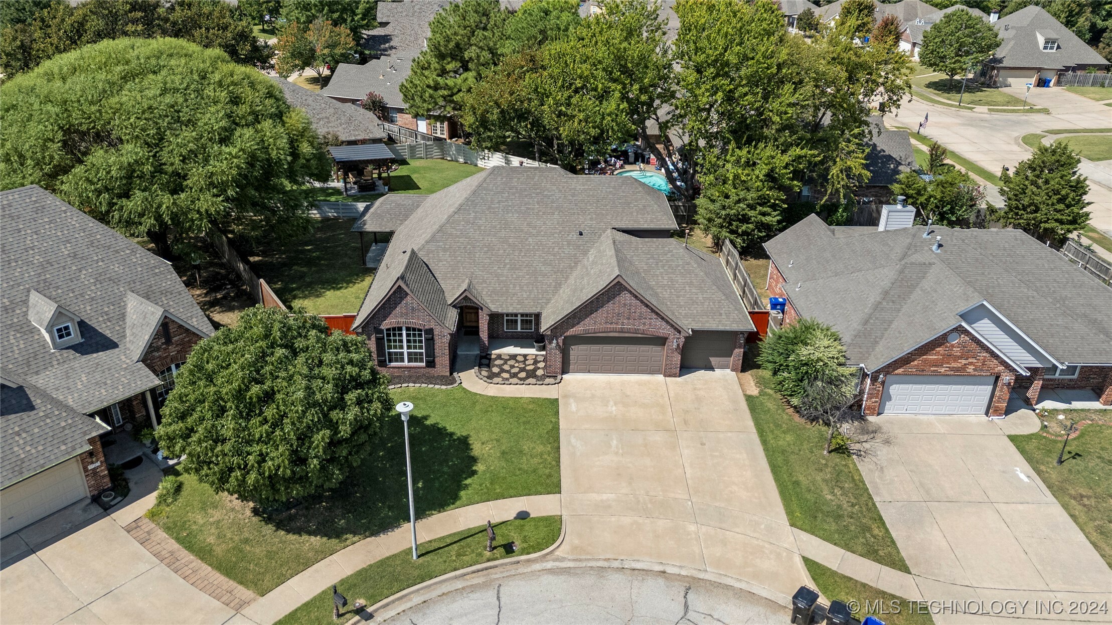 Property Photo:  4504 S Poplar Avenue  OK 74011 