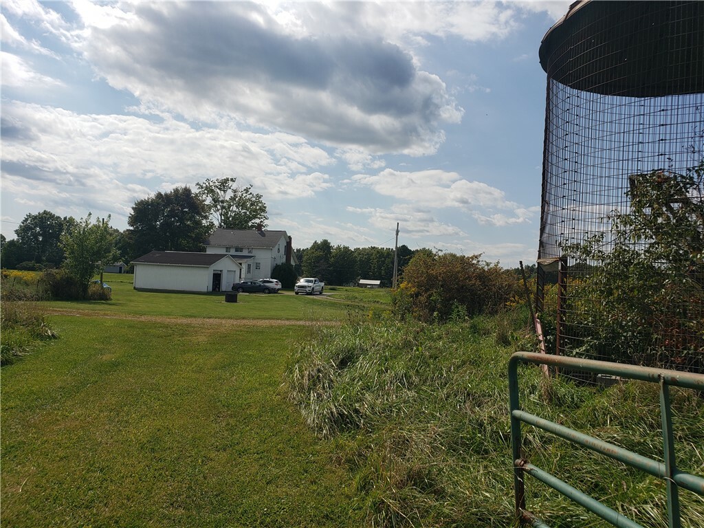 Property Photo:  1062 Greenfield Rd  PA 16148 