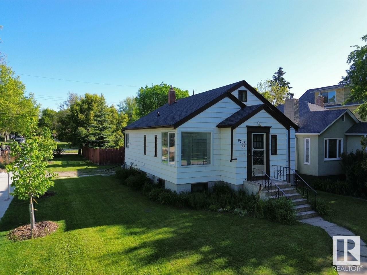 Property Photo:  9758 88 Avenue NW  AB T6E 2P9 