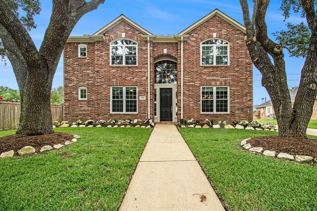 Property Photo:  1522 Greenway Village Drive  TX 77494 