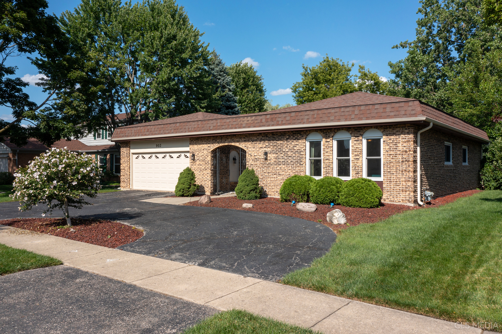 Property Photo:  903 N Sanborn Drive  IL 60074 