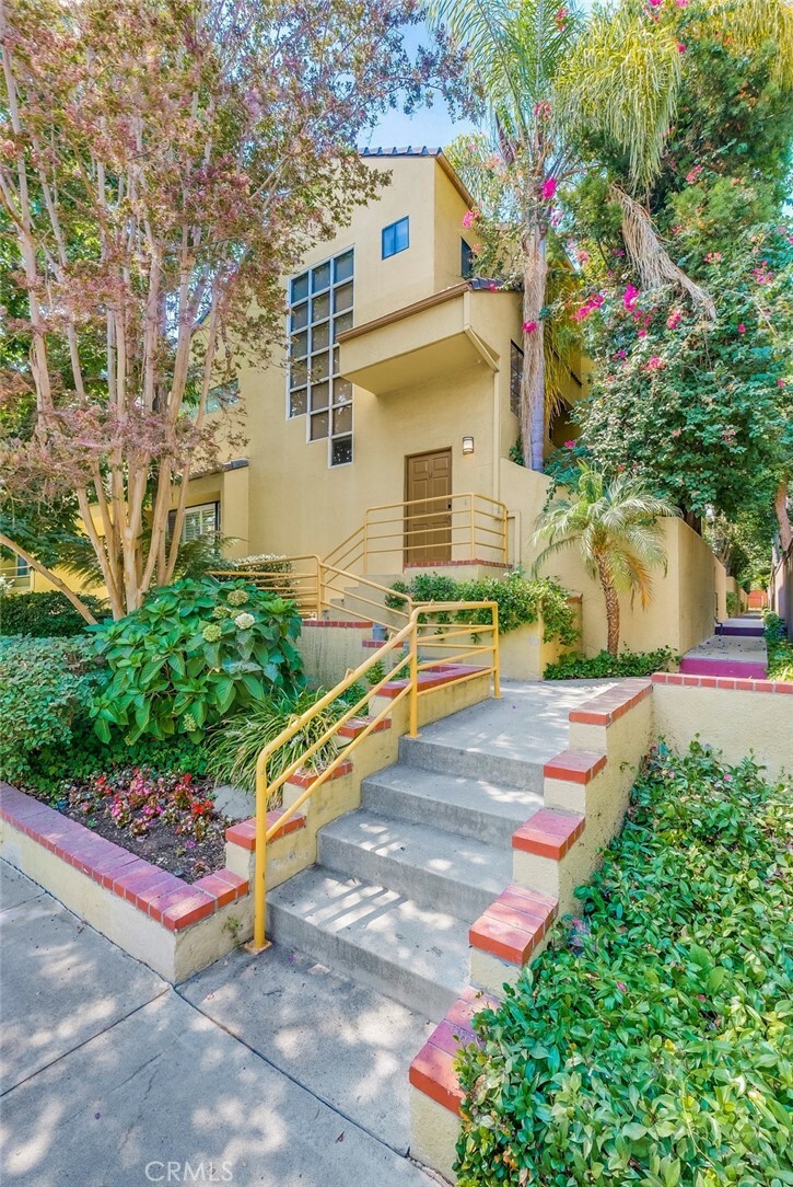 Property Photo:  795 Magnolia Avenue 14  CA 91106 