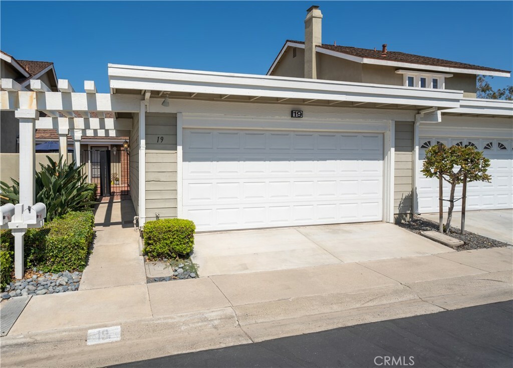 Property Photo:  19 Tanglewood Drive  CA 92604 