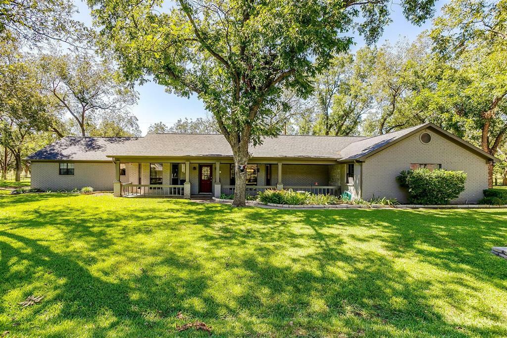 Property Photo:  8621 Ravenswood Road  TX 76049 