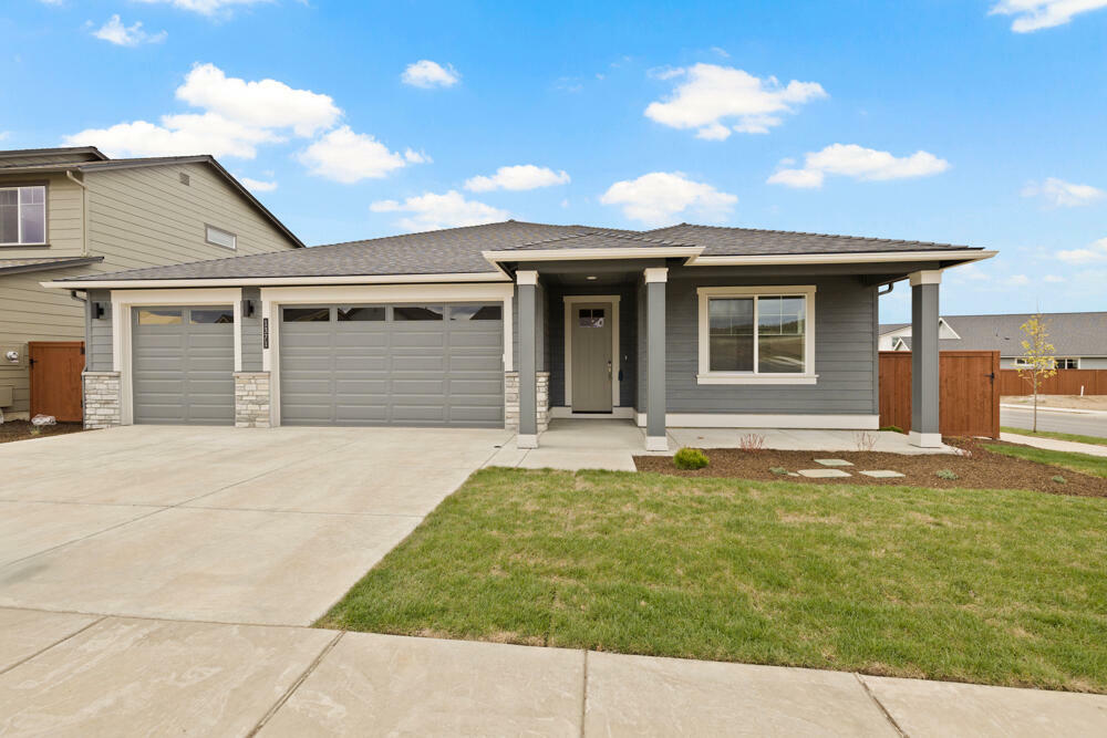 Property Photo: 1371 NE Whistle Way OR 97754