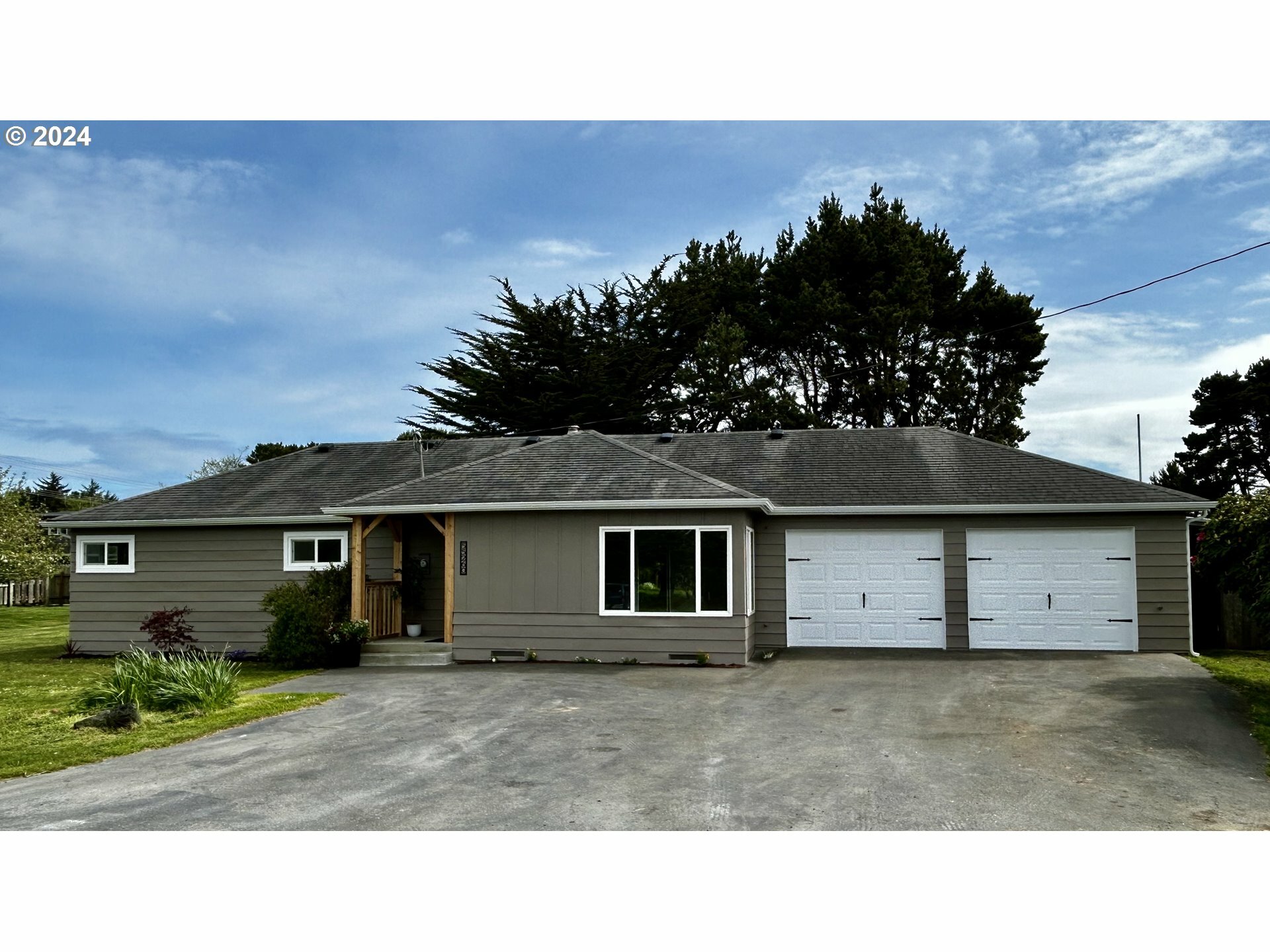 Property Photo:  55260 Rosa Rd  OR 97411 